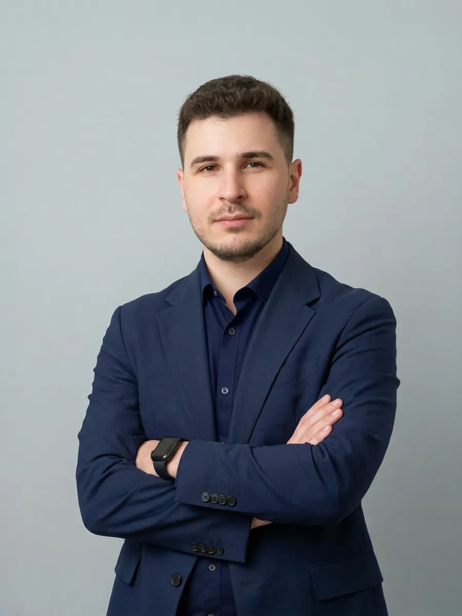 Manuel, Financial Analyst